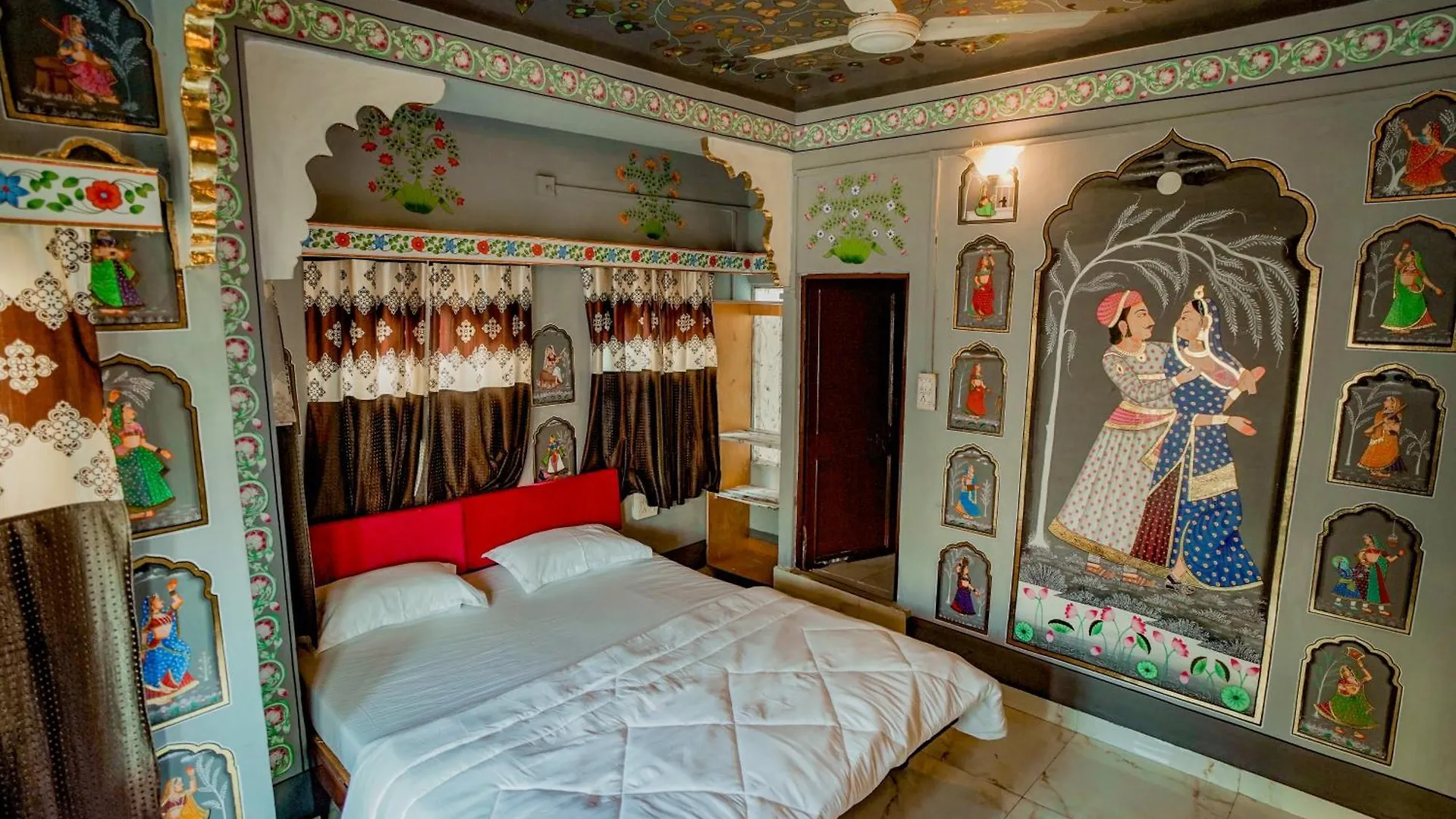 Hotel Island Tower Guest House Udaipur